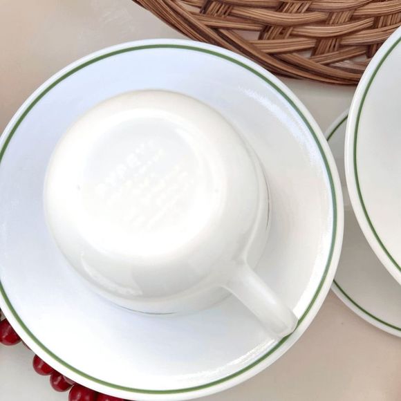 Vintage Pyrex Milk Glass Set of 4 Christmas Holly Tea Cups & Saucers - Picture 3 of 6